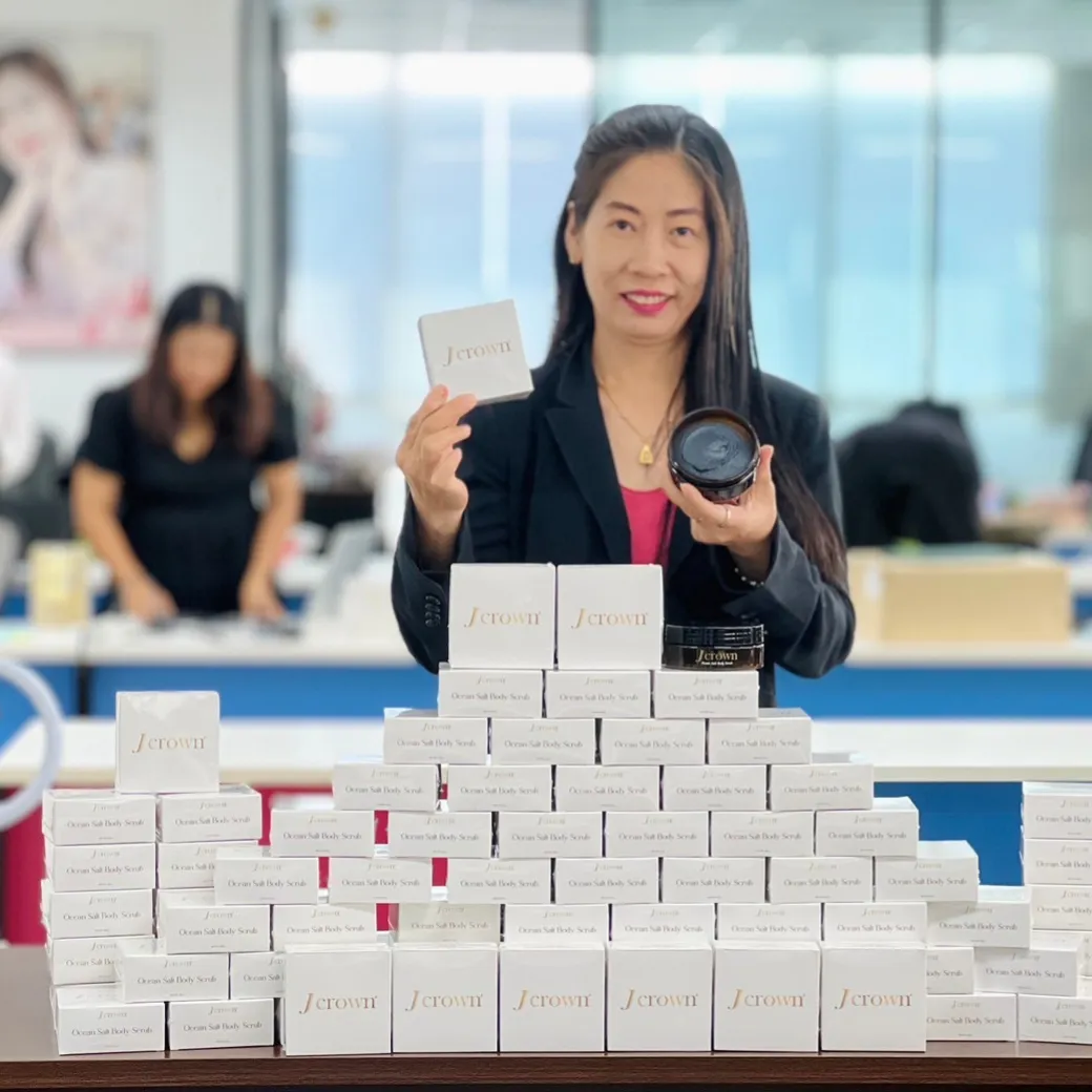 JCrown Set เจคราวน์ เซ็ต สครับ กับ โลชั่น จ้ะ นงผณี ชุดบำรุงผิวกาย61